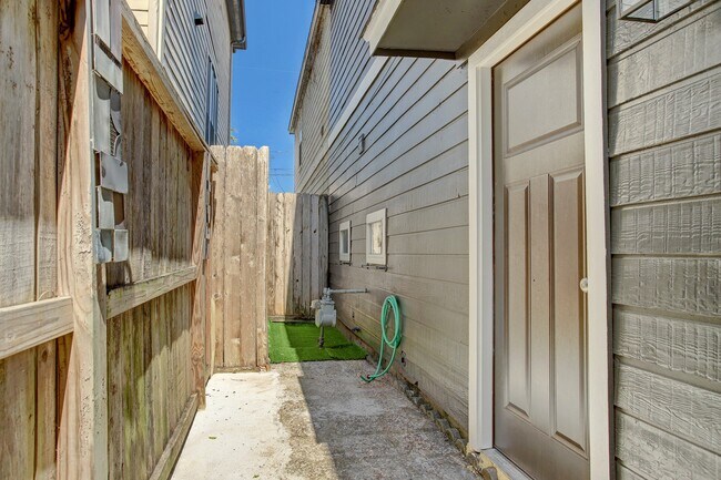 Building Photo - 1510 Rosalie St