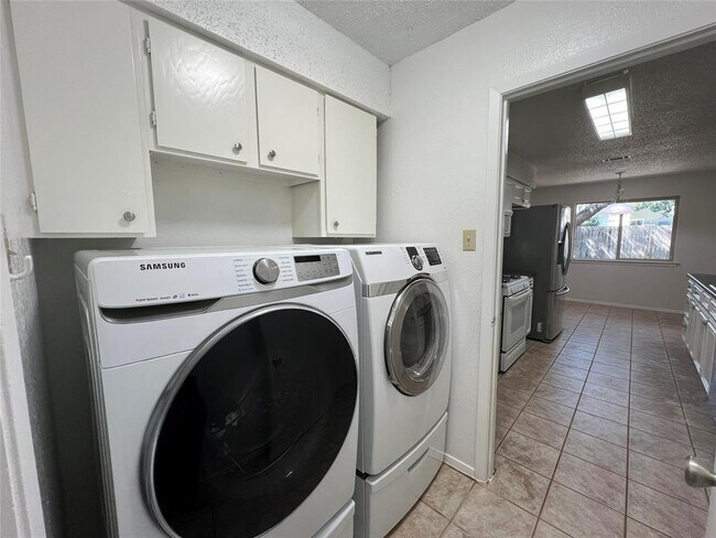 Building Photo - 11510 Powder Mill Trail