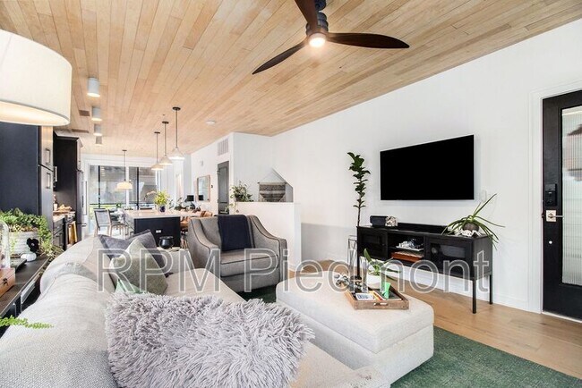 Building Photo - 395 Pratt Dr SE