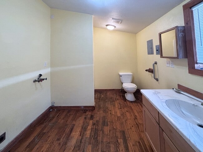 Building Photo - 3817 E Amazon Dr