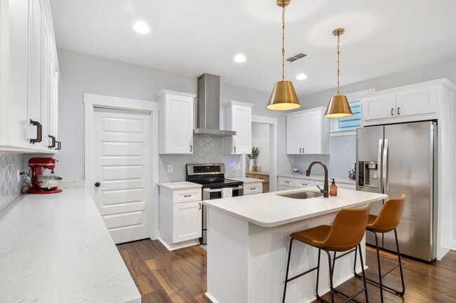 Building Photo - 3 Bedroom Inglewood Home