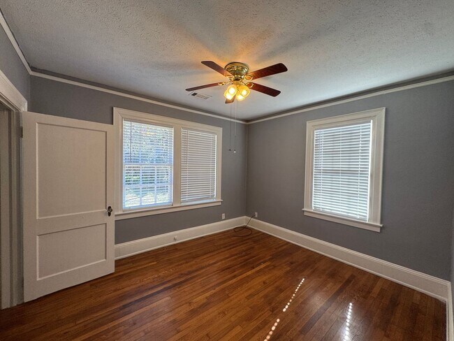 Building Photo - Lovely Cloverdale Idlewild Home