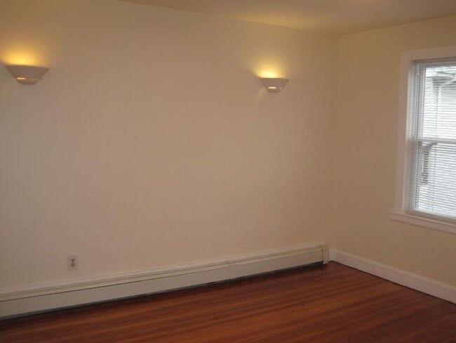 Building Photo - No Brokers Fee, Parking Included, Porch, Eat-in Kitchen, Laundry on a Site