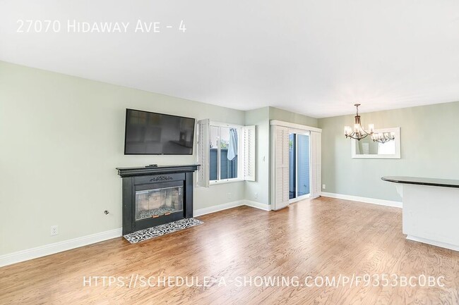 Building Photo - Beautiful 2 Bed + 1.5 Bath Townhome + Pati...