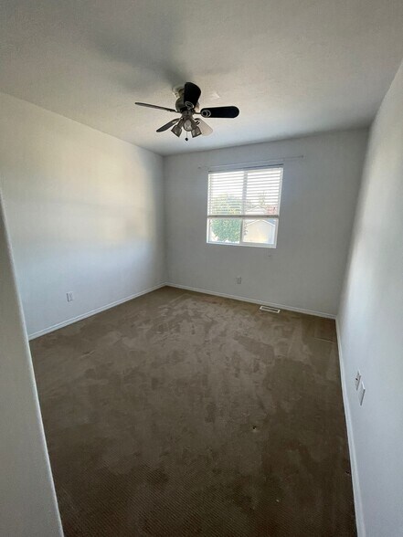 Building Photo - 120 Shamrock Ln