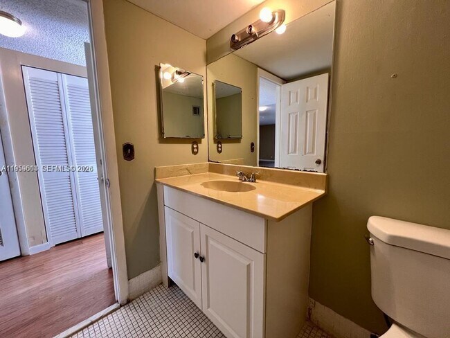 Building Photo - 3300 Spanish Moss Terrace