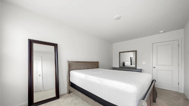 Building Photo - 127 Villa Ln