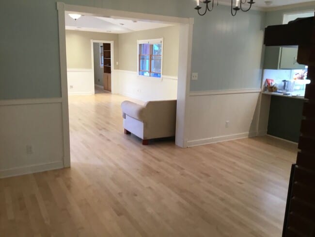 Building Photo - Recently updated ranch in Thoroughgood!