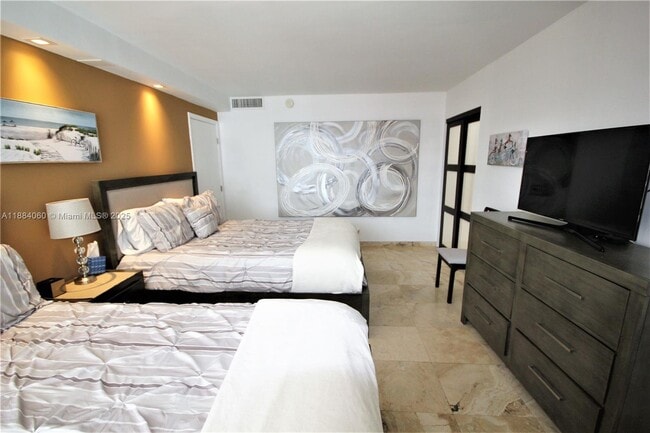 Building Photo - 5161 Collins Ave