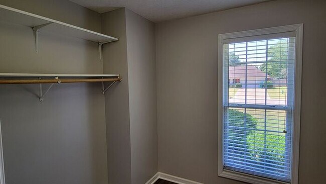 Building Photo - Forrest Pointe Subdivision