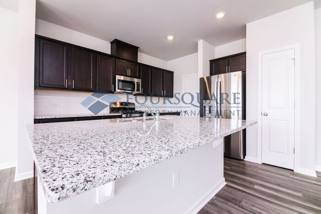 Building Photo - New Townhome | Washer/ Dryer Included |Fib...