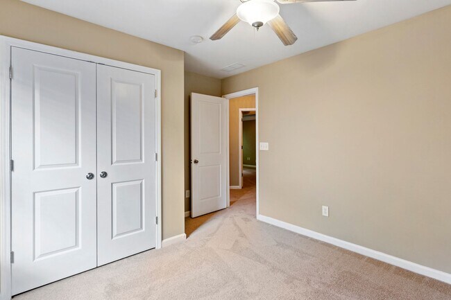 Building Photo - 4BR in sought after Centennial Lakes