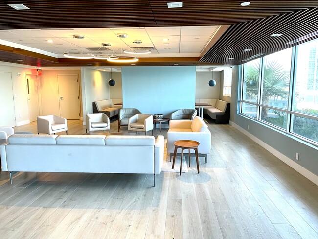 Building Photo - 1800 Sunset Harbour Dr