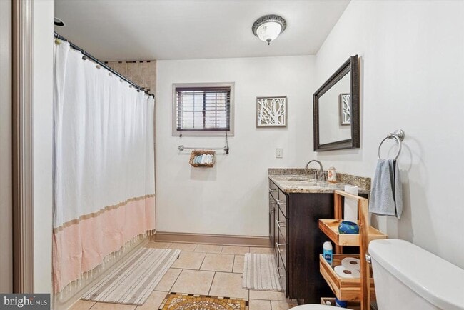 Building Photo - 2423 S Bancroft St