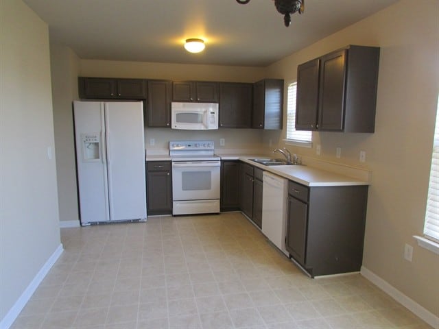 Building Photo - 1041 Vanguard Dr