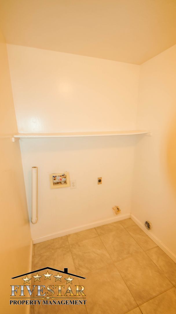 Building Photo - 5311 Sunbird Ct