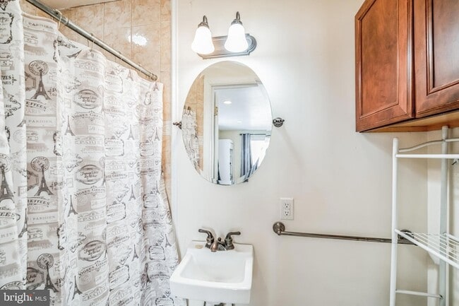 Building Photo - 449 Parker Ave