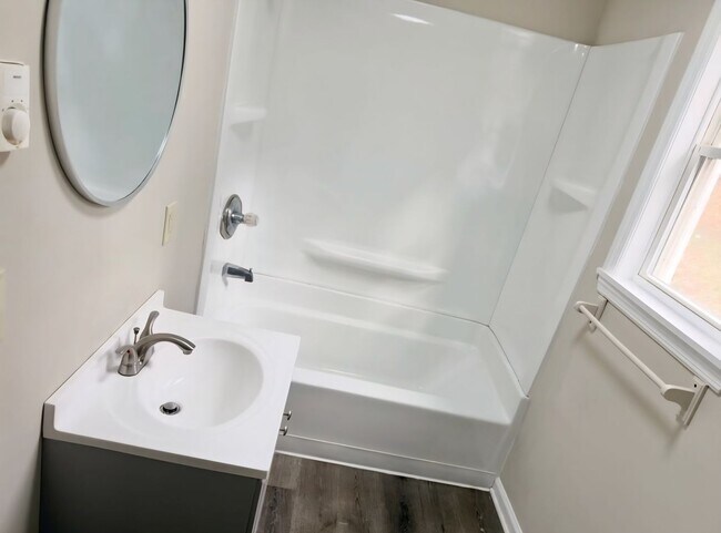 Building Photo - 3-7 Maple Street - Unit 7