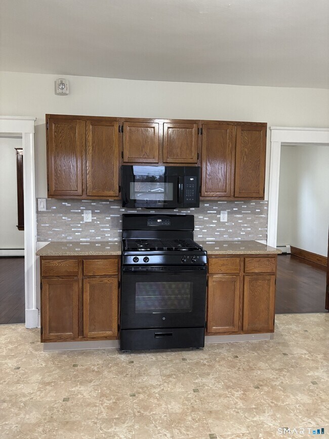 Building Photo - 18 Carmody St