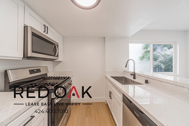 Building Photo - 13910 Sayre St