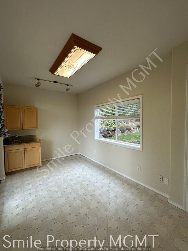 Building Photo - single house