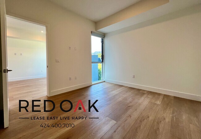 Building Photo - 1001 N Fairfax Ave