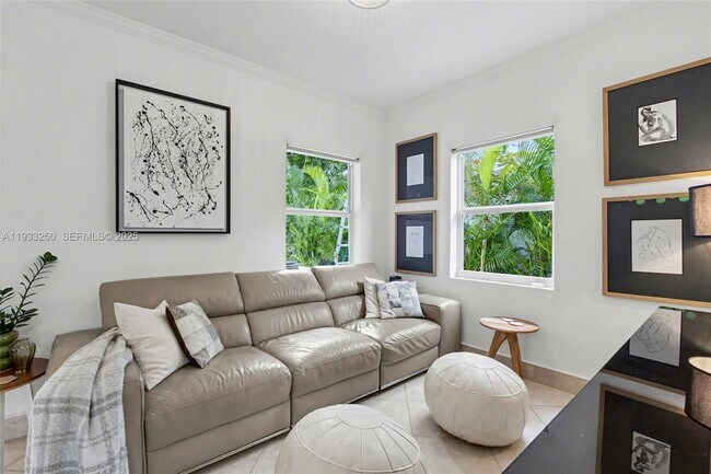 Building Photo - 818 NW 29th Ct