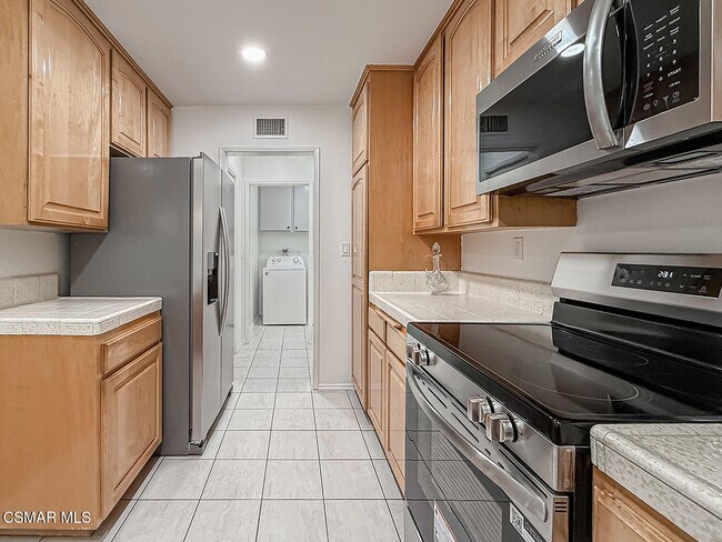 Building Photo - 3761 Patrick Henry Pl