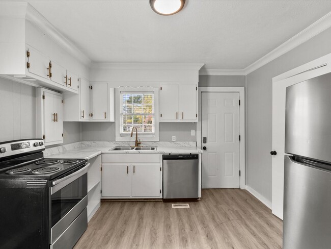 Building Photo - Fully Remodeled Corner-Lot Home Just Minutes from RSA & I-565!