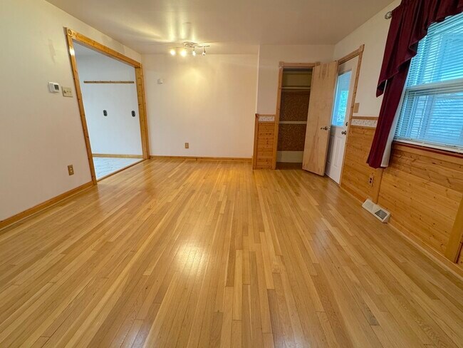 Building Photo - 5007 Hazelwood Rd