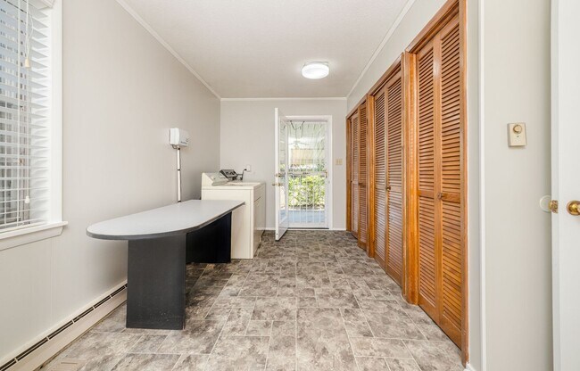 Building Photo - 240 Maywood Dr