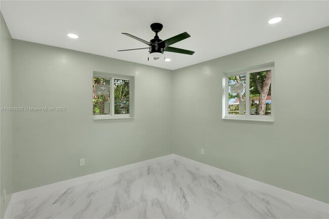 Building Photo - 10370 SW 174th Terrace
