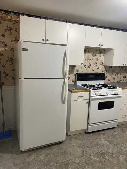 Kitchen - 190 Clover Pl