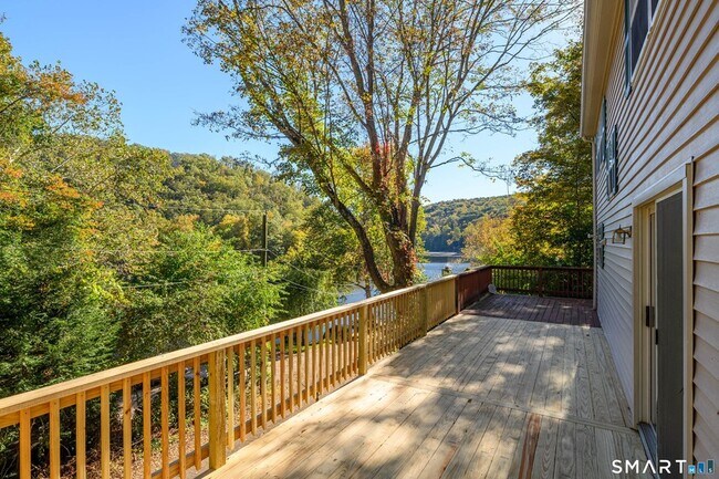 Building Photo - 54 Farview Dr
