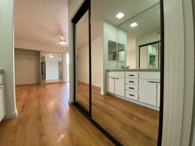 Building Photo - Lovely 2 Bedroom, 2 Bathroom Condo!