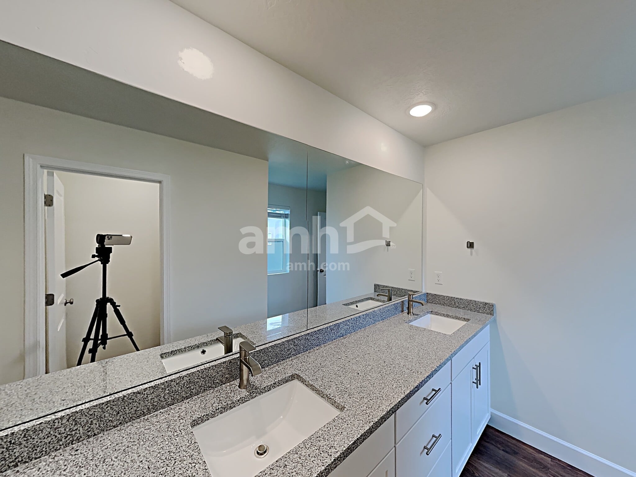 Building Photo - 2415 E Surry Way