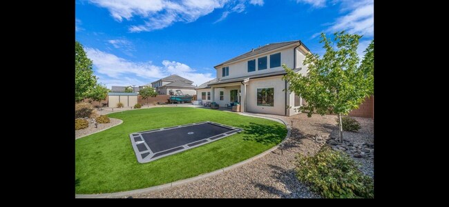 Building Photo - 2249 E Fieldstone Cir