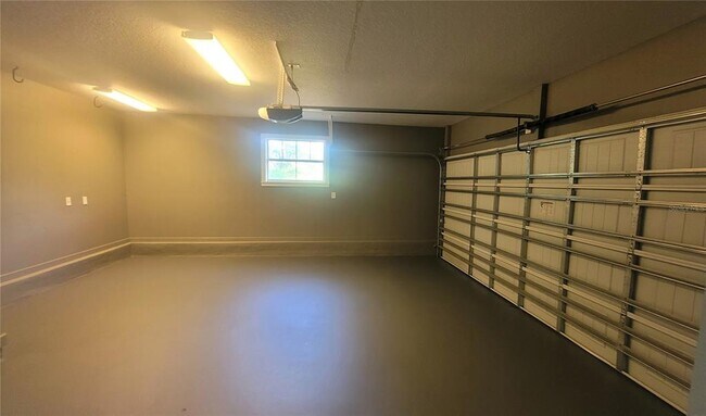 Building Photo - 1837 Hollenbeck Dr