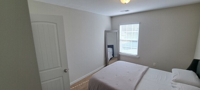 Building Photo - Magnificent Two Story Five Bedroom Home in Northeast Columbia -  Short Commute to Fort Jackson or...