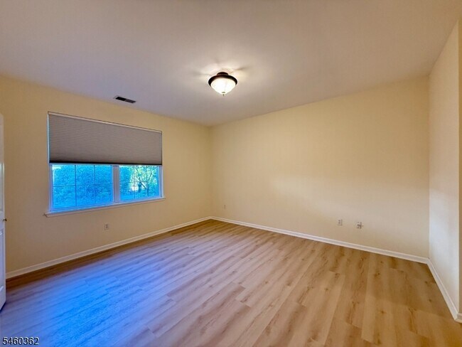 Building Photo - 48 Mountain View Ct