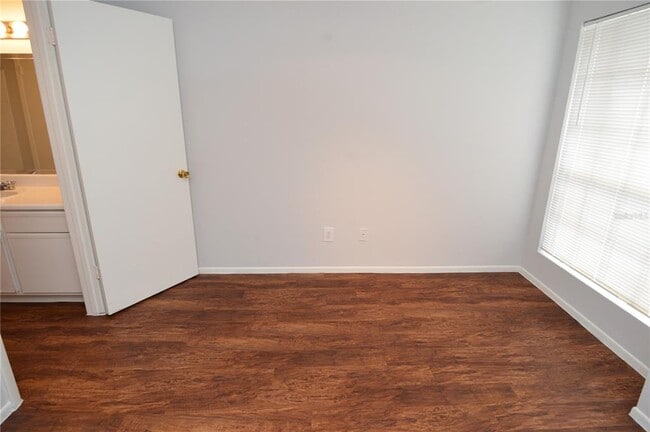Building Photo - 8625 Mallard Reserve Dr