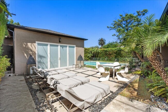 Building Photo - Luxury Private 2 bd Rental Home w/ Pool