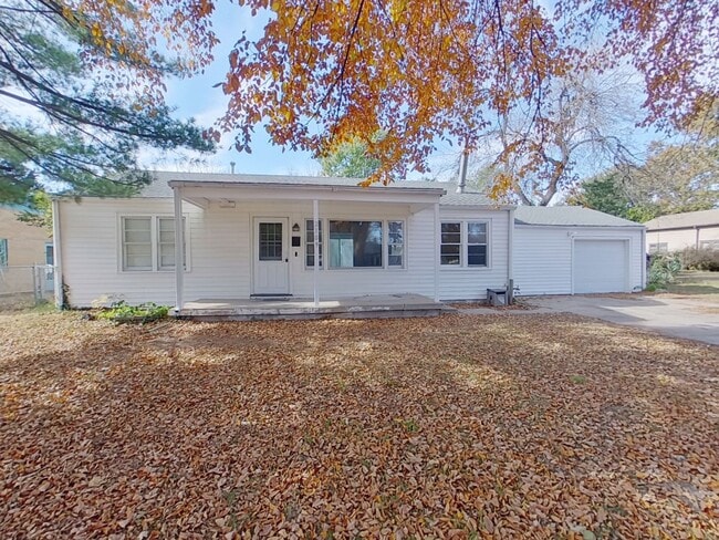 Primary Photo - 2109 S Grove St