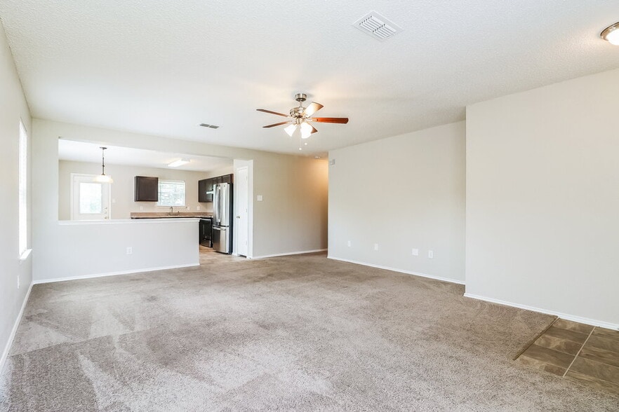 Building Photo - 7948 Meadow View Tr