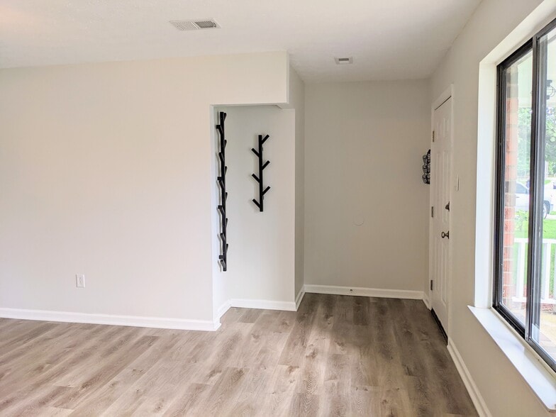 Looking back at front door from living room, showing entryway nook for hanging coats - 1649 Summerhill Dr