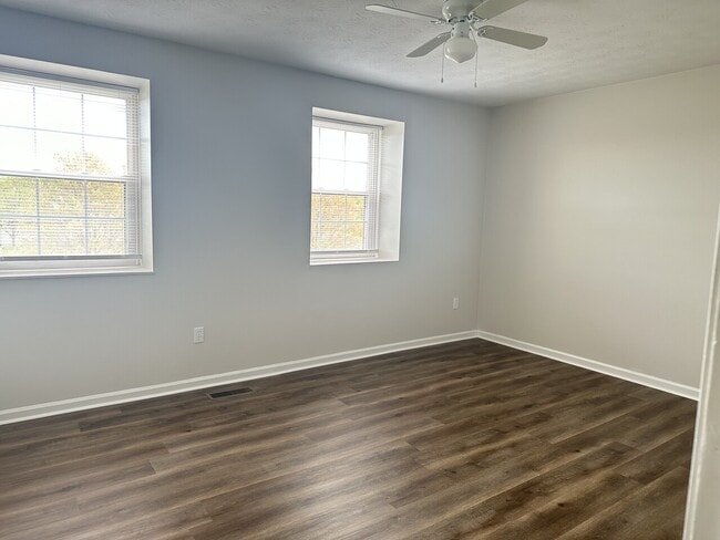 Building Photo - Ivy Ridge Apartments 147-155