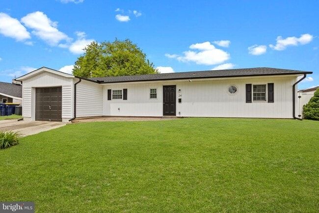 Primary Photo - 24 Lavender Ln