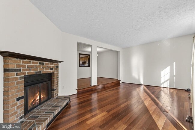 Building Photo - 8123 Steeple Chase Ct