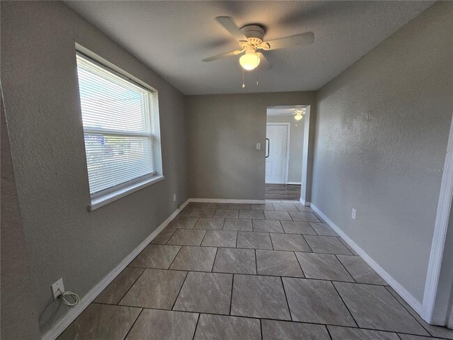 Building Photo - 246 W Bay Ave