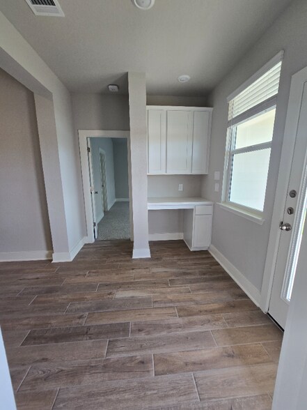 Building Photo - 810 Shatterhand Blvd